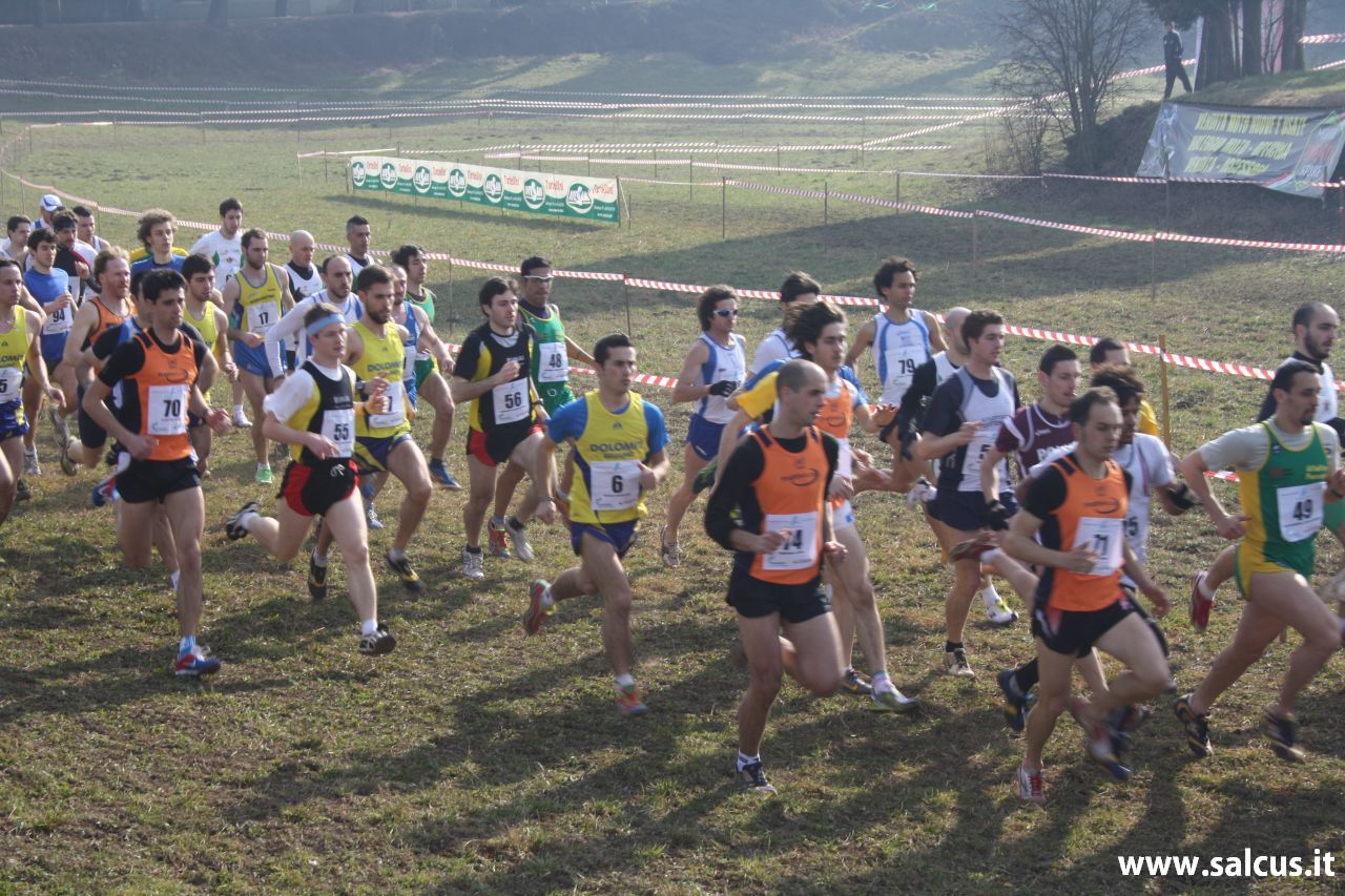 Muore a 56 anni davanti al traguardo della Marcia del Redentore 