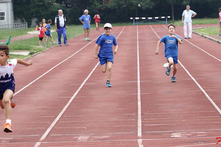 Giovani in pista al campo scuola di Ferrara